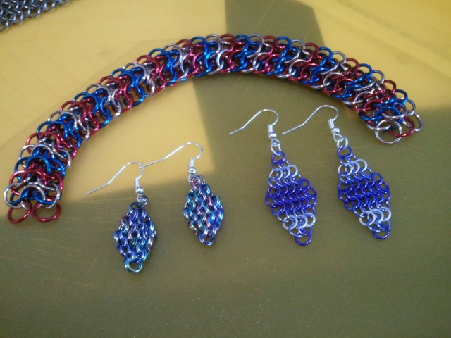 2 Pairs of Earrings w/ Dragonback Bracelet 2 Pairs of Earrings w/ Dragonback Bracelet
